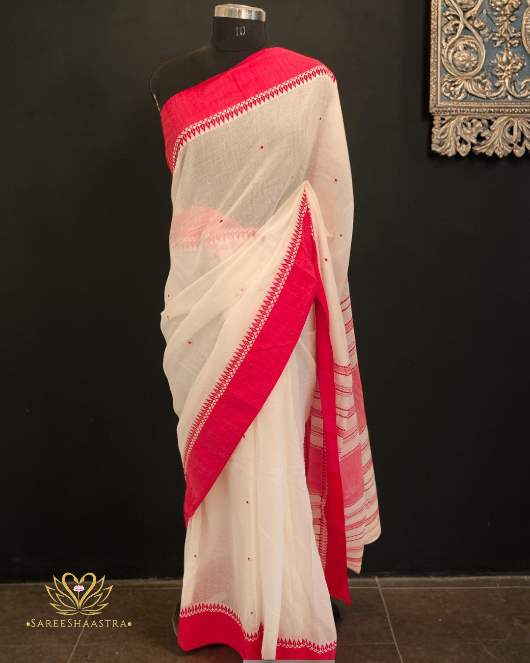 Traditional Bengal Handloom Saree with Red Border & Buti Motifs