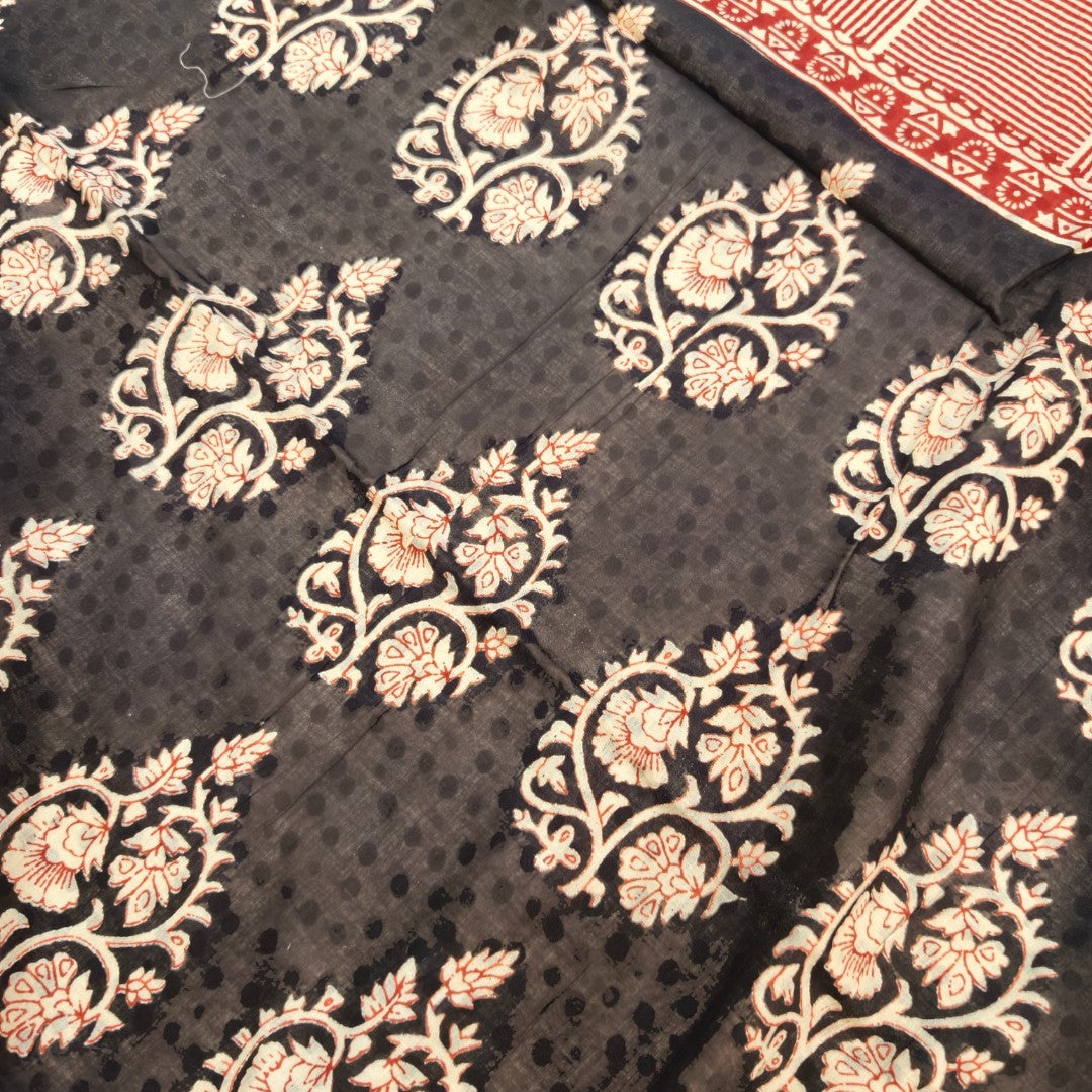 Floral Noir — Screen Printed Mul Cotton Saree