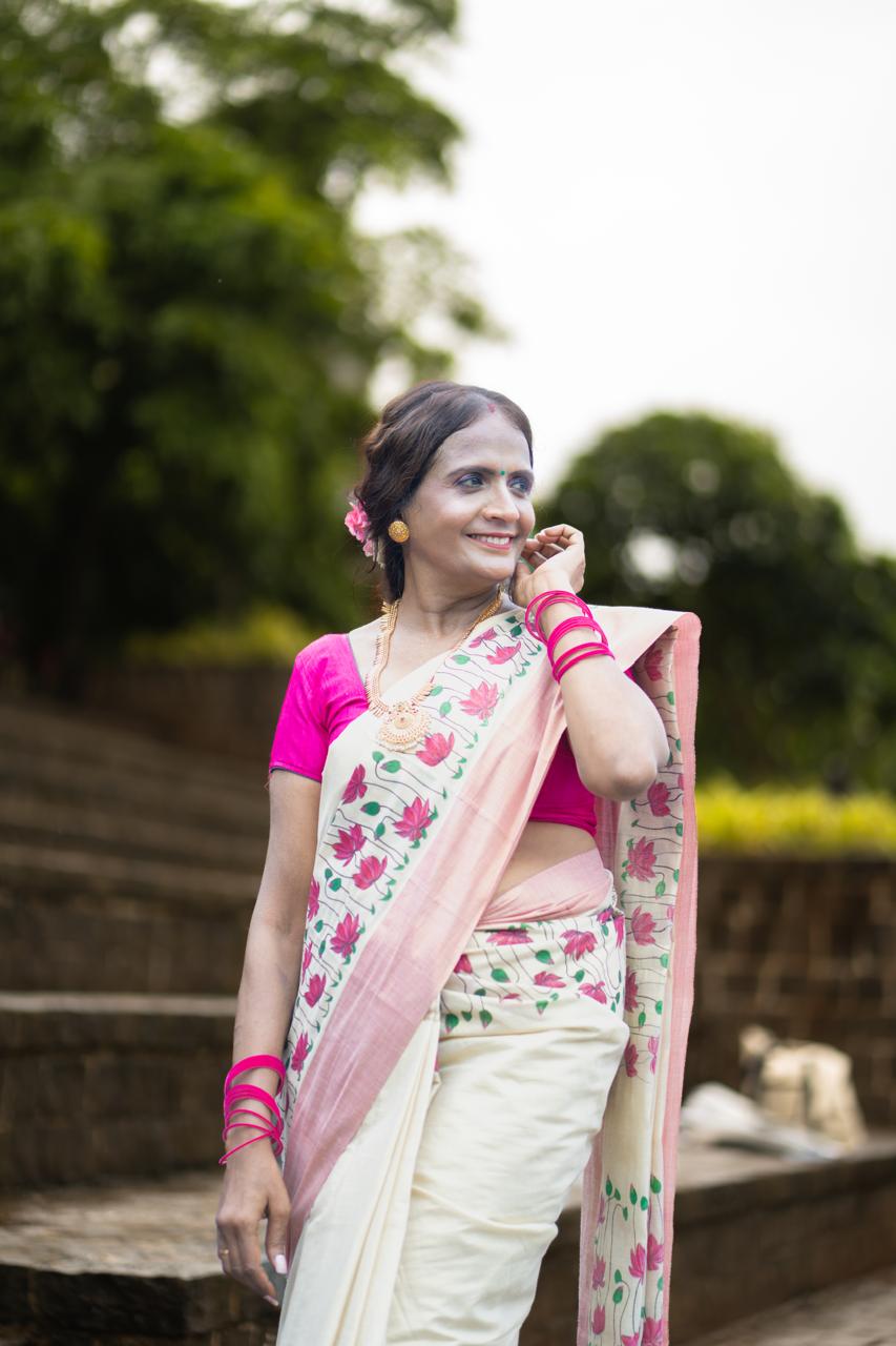 Lotus Bloom Kerala Kasavu Tissue Silk Saree