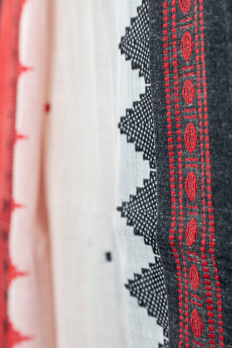 Handloom Cotton Saree with Temple Border - view 3